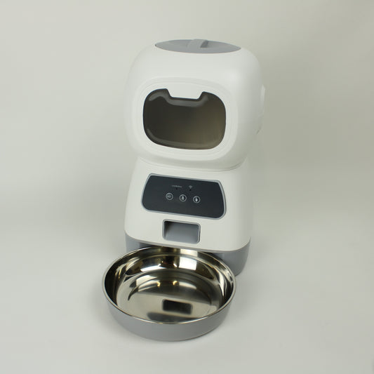 fehér automata etető, háziállatoknak, időzítővel, fém tállal, wifi, bluetooth, telefon app, kutya, macska, cica